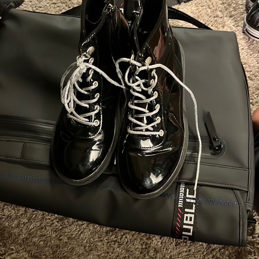 Girl boots